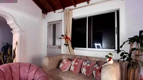 Isabella  online show from 01/01/25, 05:01