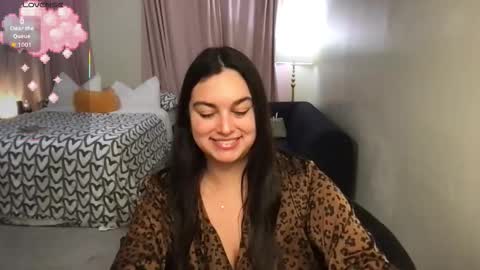 Snapshot of honey_tia chatting on 10/20/25, 04:13 Tia online show from 10/20/25, 04:13