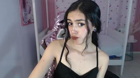 Snapshot of honey_torres_sub chatting on 12/21/24, 01:10 HONEY online show from 12/21/24, 01:10