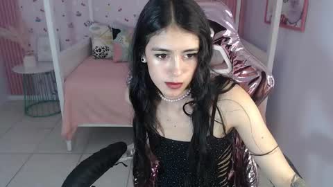 Snapshot of honey_torres_sub chatting on 01/15/25, 04:00 HONEY online show from 01/15/25, 04:00