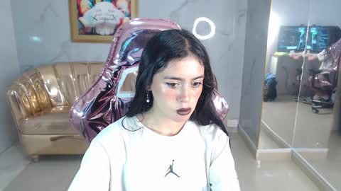 Snapshot of honey_torres_sub chatting on 01/29/25, 01:17 HONEY online show from 01/29/25, 01:17