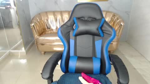 Snapshot of honey_torres_sub chatting on 03/10/25, 12:59 HONEY online show from 03/10/25, 12:59