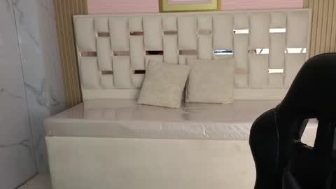 HONEY  online show from 04/22/26, 03:20