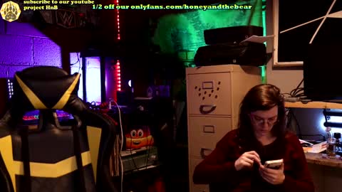 Honey and Bear online show from 02/18/25, 02:59