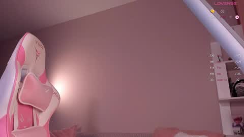 Snapshot of honeyautumn chatting on 05/19/26, 01:56 honeyautumn online show from 05/19/26, 01:56