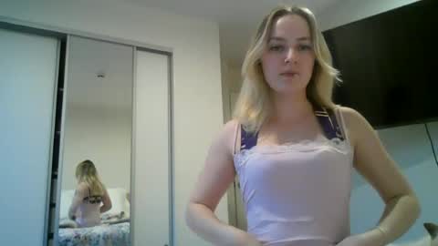 Snapshot of honeyblakex chatting on 06/15/26, 04:04 honeyblakex online show from 06/15/26, 04:04