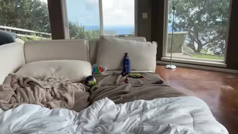 honeybun_z online show from 02/07/25, 09:04