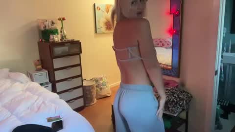 honeybun_z online show from 02/09/25, 06:26