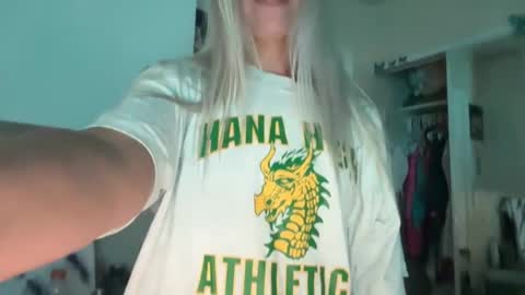 honeybun_z online show from 09/27/25, 08:58