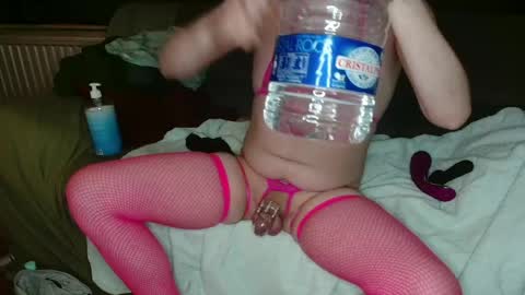 Snapshot of honeybunnybedpet chatting on 04/28/26, 02:27 HoneyBunnyBedPet online show from 04/28/26, 02:27