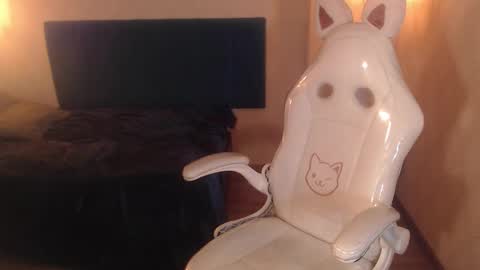 Emily online show from 03/25/26, 05:52