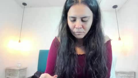 Snapshot of honeybuu_ chatting on 05/31/26, 06:09 Emily online show from 05/31/26, 06:09