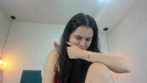 Snapshot of honeybuu_ chatting on 06/02/26, 02:41 Emily online show from 06/02/26, 02:41