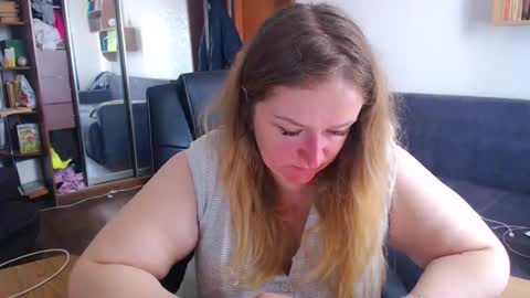 Snapshot of honeydewmolly chatting on 04/01/26, 11:11 HoneydewMolly online show from 04/01/26, 11:11