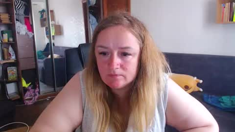 Snapshot of honeydewmolly chatting on 04/02/26, 12:03 HoneydewMolly online show from 04/02/26, 12:03