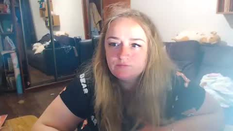 Snapshot of honeydewmolly chatting on 05/20/26, 05:52 HoneydewMolly online show from 05/20/26, 05:52