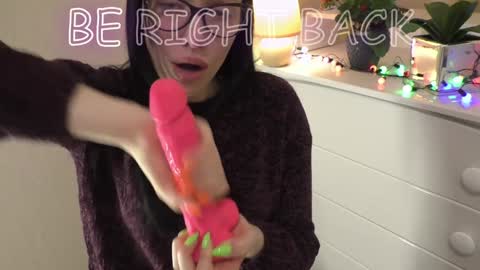 Caroline online show from 12/26/24, 12:27