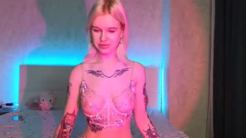 Lisa online show from 10/10/25, 02:10