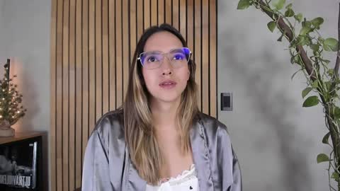 Sofia independent model online show from 12/08/24, 10:41