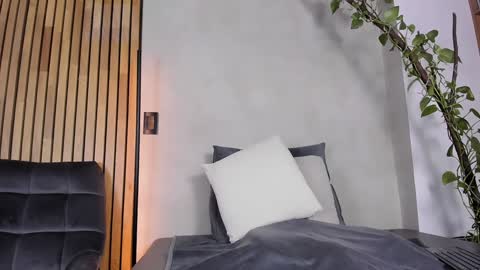 Sofia independent model online show from 12/15/24, 11:23