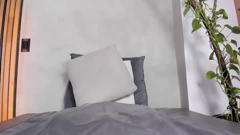 Sofia independent model online show from 12/23/24, 11:14