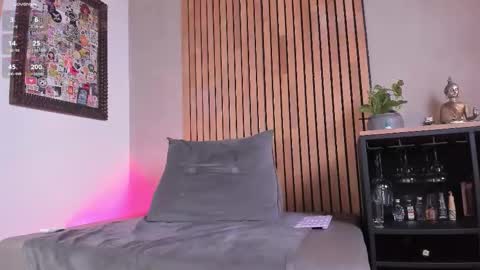 Sofia independent model online show from 03/24/26, 11:59