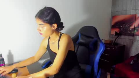 Snapshot of honeyluxe_ chatting on 06/06/26, 04:17 HONEY LUXE online show from 06/06/26, 04:17
