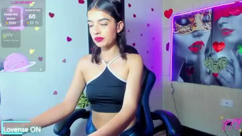 Snapshot of honeyluxe_ chatting on 06/18/26, 08:57 HONEY LUXE online show from 06/18/26, 08:57