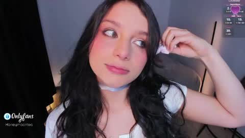 Snapshot of honeymoontea chatting on 05/12/26, 11:57 online show from 05/12/26, 11:57