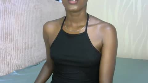 Snapshot of honeypie78 chatting on 09/19/25, 04:03 Becky online show from 09/19/25, 04:03