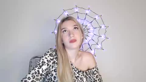 honeyveil online show from 10/22/25, 01:55