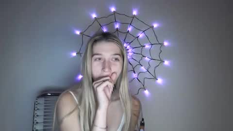 honeyveil online show from 10/26/25, 01:00