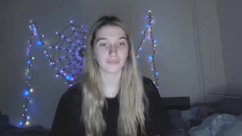 honeyveil online show from 11/18/25, 03:27