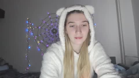 honeyveil online show from 11/22/25, 01:21