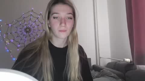 honeyveil online show from 11/25/25, 11:21