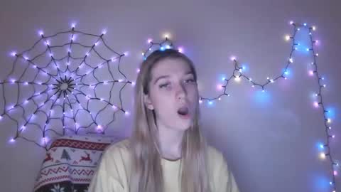 honeyveil online show from 12/03/25, 09:02