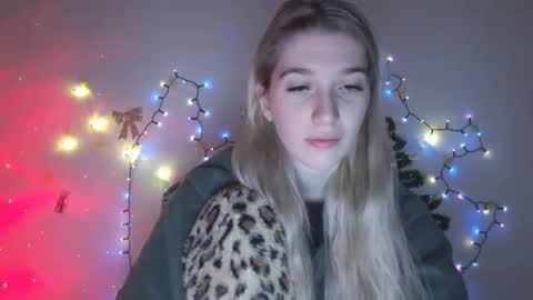 honeyveil online show from 12/23/25, 10:24