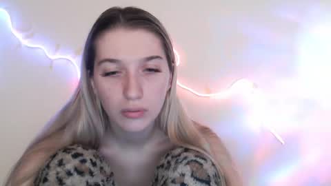 honeyveil online show from 04/17/26, 01:58