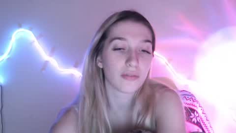 honeyveil online show from 04/19/26, 03:55