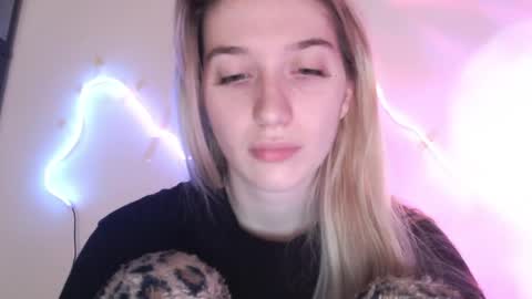 honeyveil online show from 04/23/26, 12:29