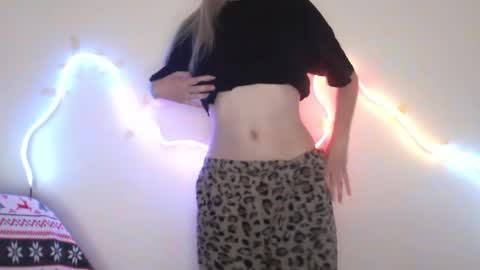 Snapshot of honeyveil chatting on 05/09/26, 11:37 honeyveil online show from 05/09/26, 11:37