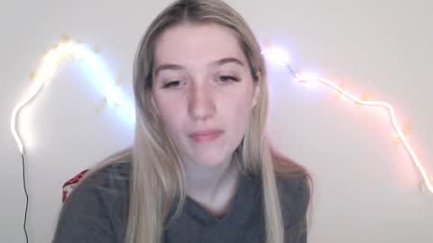 Snapshot of honeyveil chatting on 05/22/26, 11:27 honeyveil online show from 05/22/26, 11:27