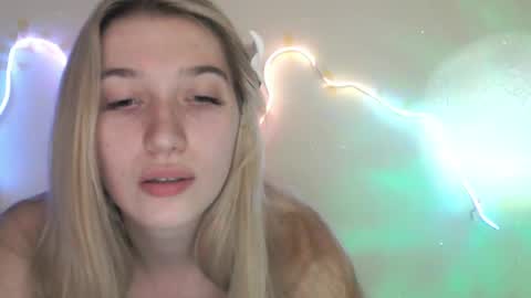 Snapshot of honeyveil chatting on 05/26/26, 11:17 honeyveil online show from 05/26/26, 11:17