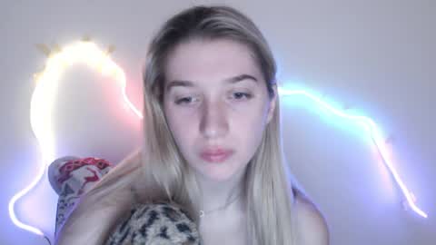 Snapshot of honeyveil chatting on 06/10/26, 01:43 honeyveil online show from 06/10/26, 01:43