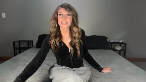 Snapshot of honeyvelourts chatting on 02/14/26, 12:07 HoneyVelourTS online show from 02/14/26, 12:07