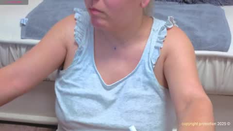 Snapshot of honeyvibelive chatting on 06/01/26, 07:37 Nico online show from 06/01/26, 07:37