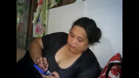 Snapshot of honeyvonz chatting on 01/19/26, 03:21 Merry online show from 01/19/26, 03:21