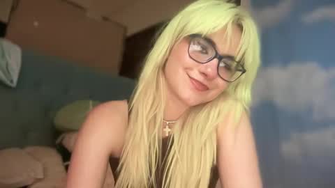 Snapshot of honeyxlimbed chatting on 10/01/25, 06:08 Emi Rose online show from 10/01/25, 06:08