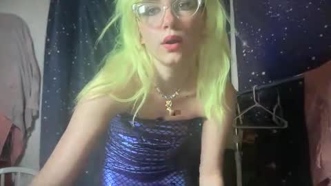 Snapshot of honeyxlimbed chatting on 10/30/25, 06:15 Emi Rose online show from 10/30/25, 06:15