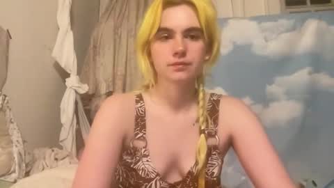 Snapshot of honeyxlimbed chatting on 05/27/26, 03:14 Emi Rose online show from 05/27/26, 03:14